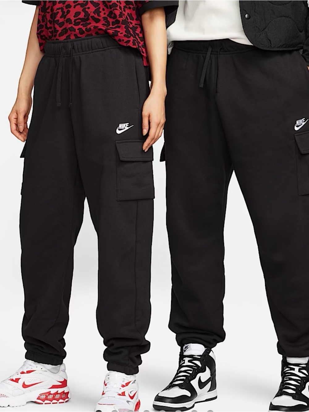 Nike Women’s Black Club Fleece Cargo Sweatpants M
